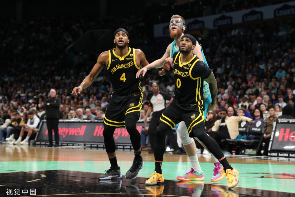 篮球赛场上 篮球赛场上